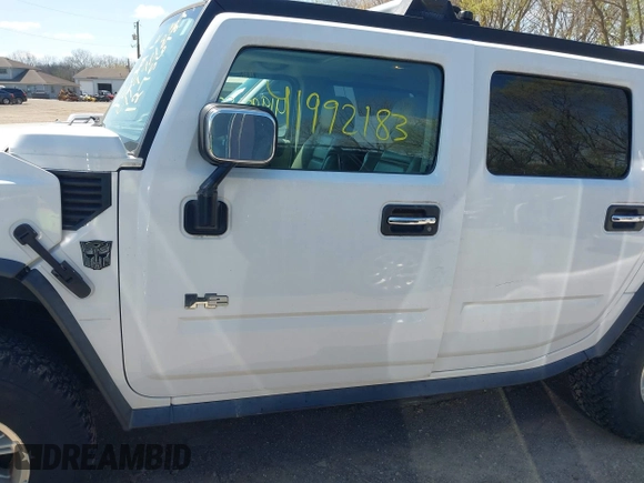 2003 Hummer H2 z VIN 5GRGN23U83H120658, wystawiony jako IAAI lot #41992183 z przebiegiem 226 207 mil mil oraz . Historia ofert i sprzedaży dostępna na DreamBid. Obrazek 14.