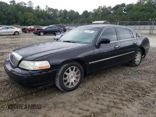 2010 Lincoln Town Car Signature Limited z VIN 2LNBL8CV3AX625271, wystawiony jako Copart lot #71472544 z przebiegiem 181 744 mil mil oraz Szkoda całkowita • Salvage title. Historia ofert i sprzedaży dostępna na DreamBid. Obrazek 1.