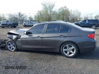 2015 BMW 3 Series 320i xDrive с VIN WBA3C3G50FNT50924, выставлен на аукционе IAAI как лот 42084473 с пробегом Не указан миль и . История ставок и продаж доступна на DreamBid. Изображение 14.