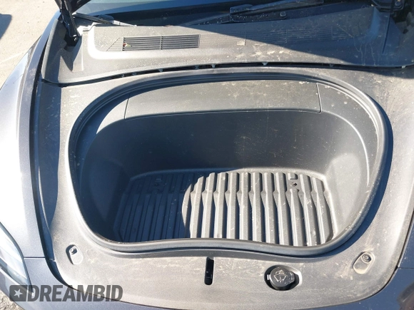 2024 Tesla Model 3 z VIN 5YJ3E1EA7RF736647, wystawiony jako IAAI lot #41372410 z przebiegiem 12 889 mil mil oraz . Historia ofert i sprzedaży dostępna na DreamBid. Obrazek 10.