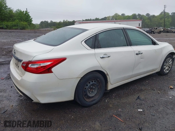 2016 Nissan Altima S with VIN 1N4AL3AP8GC211857, listed as a IAAI auction lot 41977716 with 234,952 mi miles and . Bid and sale history available at DreamBid. Image 4.