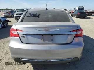 2014 Chrysler 200 Touring z VIN 1C3CCBBG7EN106809, wystawiony jako Copart lot #56371805 z przebiegiem 114 226 mil mil oraz Czysty tytuł • Clean title. Historia ofert i sprzedaży dostępna na DreamBid. Obrazek 6.