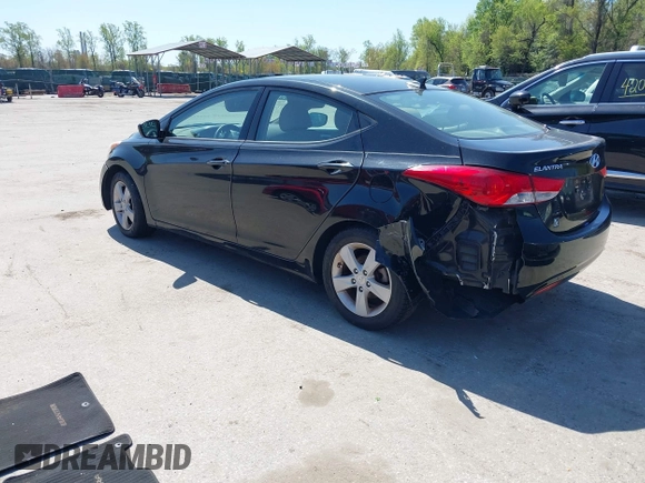 2013 Hyundai Elantra GLS z VIN KMHDH4AE6DU928322, wystawiony jako IAAI lot #42054141 z przebiegiem 147 986 mil mil oraz . Historia ofert i sprzedaży dostępna na DreamBid. Obrazek 3.