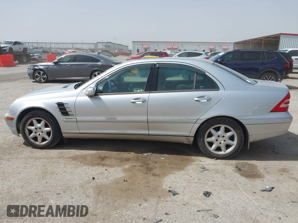 2003 Mercedes-Benz C 240 z VIN WDBRF81J13F377061, wystawiony jako IAAI lot #41770022 z przebiegiem 108 817 mil mil oraz . Historia ofert i sprzedaży dostępna na DreamBid. Obrazek 14.