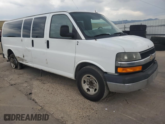 2014 Chevrolet Express Passenger LT with VIN 1GAZG1FGXE1157798, listed as a Copart auction lot 64301595 with 272,982 mi miles and Clean title. Bid and sale history available at DreamBid. Image 4.