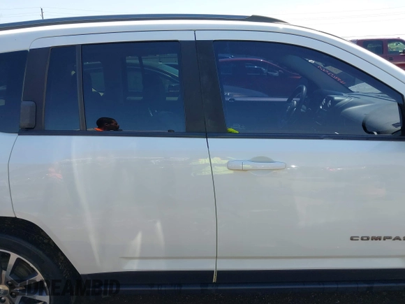 2016 Jeep Compass Sport z VIN 1C4NJCBAXGD806456, wystawiony jako IAAI lot #41967561 z przebiegiem 125 305 mil mil oraz . Historia ofert i sprzedaży dostępna na DreamBid. Obrazek 13.