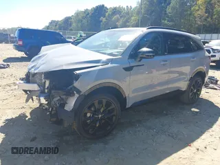 2023 Kia Sorento X-Line SX Prestige z VIN 5XYRKDLFXPG214202, wystawiony jako IAAI lot #40638311 z przebiegiem 19 871 mil mil oraz . Historia ofert i sprzedaży dostępna na DreamBid. Obrazek 2.