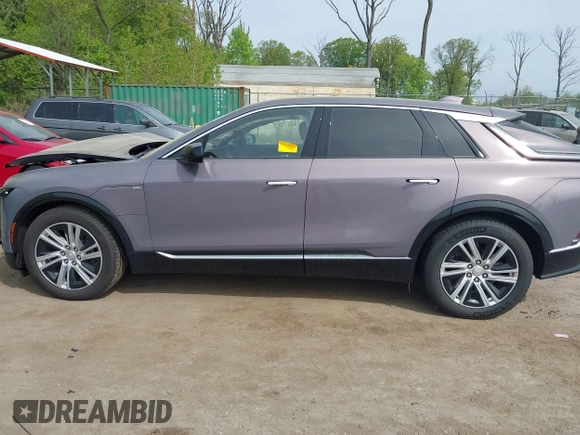 2024 Cadillac LYRIQ z VIN 1GYKPMRLXRZ141816, wystawiony jako IAAI lot #42113732 z przebiegiem 7 704 mil mil oraz . Historia ofert i sprzedaży dostępna na DreamBid. Obrazek 14.