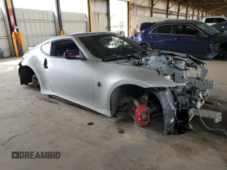 2015 Nissan 370Z Nismo z VIN JN1AZ4EH1FM441060, wystawiony jako Copart lot #53423725 z przebiegiem Nie podano mil oraz Szkody całkowita. Historia ofert i sprzedaży dostępna na DreamBid. Obrazek 4.