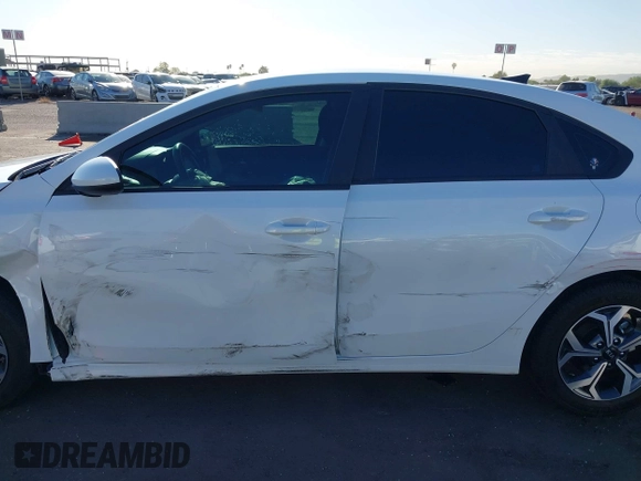 2021 Kia Forte LXS z VIN 3KPF24AD1ME376569, wystawiony jako IAAI lot #42592399 z przebiegiem 13 453 mil mil oraz . Historia ofert i sprzedaży dostępna na DreamBid. Obrazek 14.