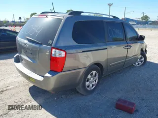 2010 Kia Sedona LX with VIN KNDMG4C34A6357531, listed as a IAAI auction lot 40493225 with 174,529 mi miles. Bid and sale history available at carsss.com. Image 4.