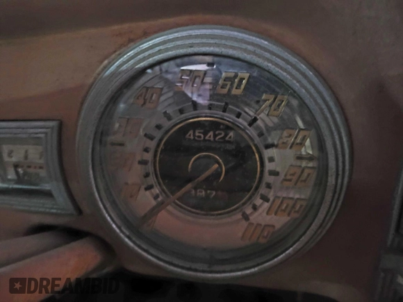 1947 Lincoln Zephyr z VIN 8H18150, wystawiony jako Copart lot #56967095 z przebiegiem 45 424 mil mil oraz Czysty tytuł • Clean title. Historia ofert i sprzedaży dostępna na DreamBid. Obrazek 8.