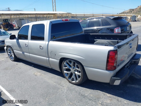 2006 Chevrolet Silverado 1500 LT2 with VIN 2GCEC13Z261315456, listed as a IAAI auction lot 41719055 with 137,075 mi miles. Bid and sale history available at carsss.com. Image 3.