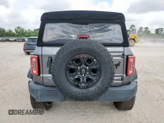 2022 Ford Bronco с VIN 1FMEE5DP9NLA72991, выставлен на аукционе Copart как лот 56551355 с пробегом 2 692 миль миль и Списание • Salvage title. История ставок и продаж доступна на DreamBid. Изображение 6.