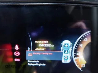 2019 McLaren 570S z VIN SBM13DAA2KW006285, wystawiony jako IAAI lot #41774081 z przebiegiem 24 032 mil mil oraz . Historia ofert i sprzedaży dostępna na DreamBid. Obrazek 7.