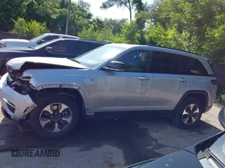 2024 Jeep Grand Cherokee с VIN 1C4RJYB67R8516567, выставлен на аукционе IAAI как лот 42549116 с пробегом 43 307 миль миль и . История ставок и продаж доступна на DreamBid. Изображение 14.