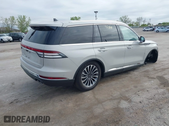 2023 Lincoln Aviator Reserve z VIN 5LM5J7WC0PGL29563, wystawiony jako IAAI lot #42219788 z przebiegiem 4 861 mil mil oraz . Historia ofert i sprzedaży dostępna na DreamBid. Obrazek 4.