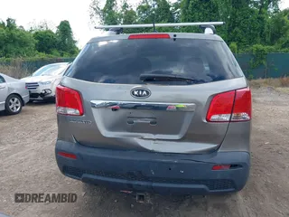 2011 Kia Sorento LX with VIN 5XYKTCA14BG056447, listed as a IAAI auction lot 42212972 with 207,258 mi miles. Bid and sale history available at carsss.com. Image 13.