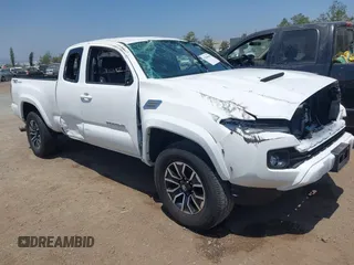 2022 Toyota Tacoma SR with VIN 3TYRZ5CN0NT017651, listed as a IAAI auction lot 42580068 with 45,671 mi miles and . Bid and sale history available at DreamBid. Image 1.