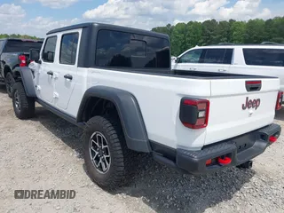 2024 Jeep Gladiator Rubicon z VIN 1C6JJTBG5RL110865, wystawiony jako IAAI lot #42104829 z przebiegiem 6 815 mil mil oraz . Historia ofert i sprzedaży dostępna na DreamBid. Obrazek 3.