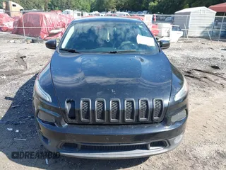 2018 Jeep Cherokee Latitude Tech Connect z VIN 1C4PJLCB1JD596112, wystawiony jako IAAI lot #42707705 z przebiegiem 184 586 mil mil oraz . Historia ofert i sprzedaży dostępna na DreamBid. Obrazek 12.