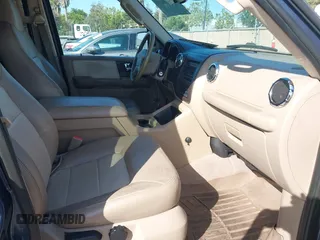 2006 Ford Expedition Eddie Bauer z VIN 1FMPU18506LA93436, wystawiony jako IAAI lot #42183646 z przebiegiem 220 791 mil mil oraz . Historia ofert i sprzedaży dostępna na DreamBid. Obrazek 5.