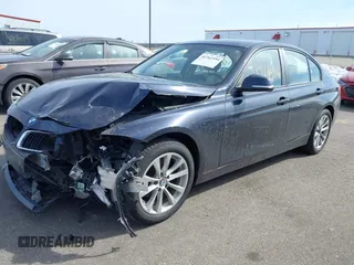 2016 BMW 3 Series 320i xDrive z VIN WBA8A3C50GK689560, wystawiony jako IAAI lot #41761594 z przebiegiem 86 453 mil mil oraz . Historia ofert i sprzedaży dostępna na DreamBid. Obrazek 17.