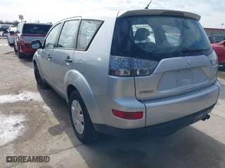 2007 Mitsubishi Outlander ES with VIN JA4MS31X67U003250, listed as a IAAI auction lot 41429499 with 134,016 mi miles. Bid and sale history available at carsss.com. Image 3.