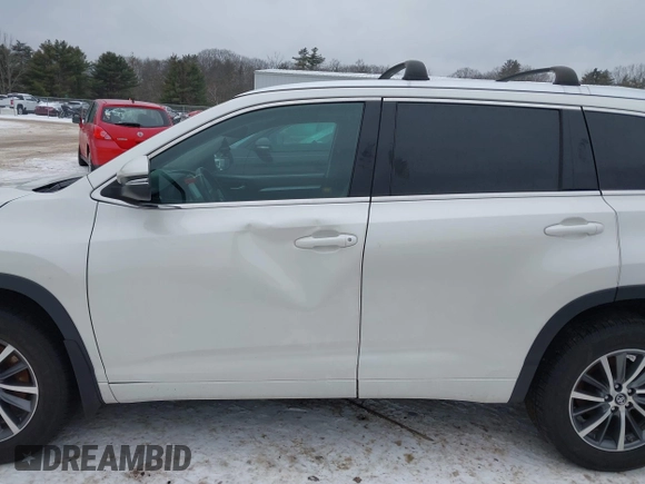2018 Toyota Highlander SE z VIN 5TDJZRFH3JS556538, wystawiony jako IAAI lot #41470898 z przebiegiem 149 464 mil mil oraz . Historia ofert i sprzedaży dostępna na DreamBid. Obrazek 15.