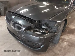 2011 BMW 5 Series 535i xDrive z VIN WBAFU7C50BC779011, wystawiony jako IAAI lot #42461512 z przebiegiem 136 980 mil mil oraz . Historia ofert i sprzedaży dostępna na DreamBid. Obrazek 6.