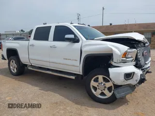2015 GMC Sierra 2500HD Denali z VIN 1GT120E89FF190917, wystawiony jako IAAI lot #42271537 z przebiegiem 149 307 mil mil oraz . Historia ofert i sprzedaży dostępna na DreamBid. Obrazek 1.