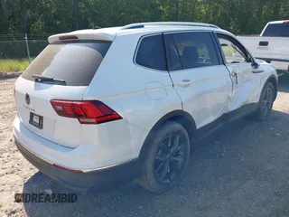 2023 Volkswagen Tiguan SE z VIN 3VVNB7AX9PM121316, wystawiony jako IAAI lot #42138562 z przebiegiem 19 118 mil mil oraz . Historia ofert i sprzedaży dostępna na DreamBid. Obrazek 4.