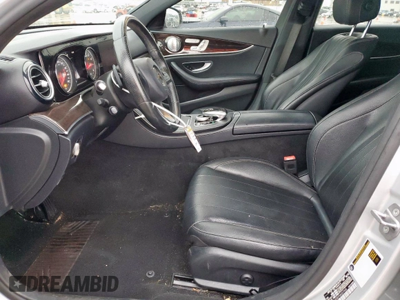 2017 Mercedes-Benz E 300 Luxury z VIN WDDZF4KB7HA057948, wystawiony jako Copart lot #55938655 z przebiegiem 97 828 mil mil oraz Szkoda całkowita • Salvage title. Historia ofert i sprzedaży dostępna na DreamBid. Obrazek 7.