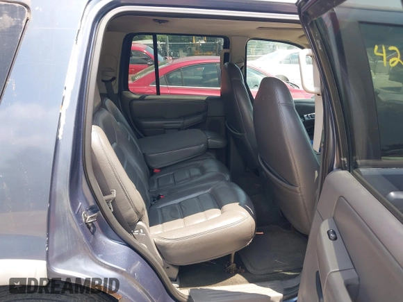 2002 Ford Explorer XLT z VIN 1FMZU73E62ZA22171, wystawiony jako IAAI lot #42600040 z przebiegiem 176 134 mil mil oraz . Historia ofert i sprzedaży dostępna na DreamBid. Obrazek 8.