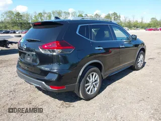 2018 Nissan Rogue SV z VIN KNMAT2MV9JP600148, wystawiony jako IAAI lot #42202229 z przebiegiem 40 966 mil mil oraz . Historia ofert i sprzedaży dostępna na DreamBid. Obrazek 4.