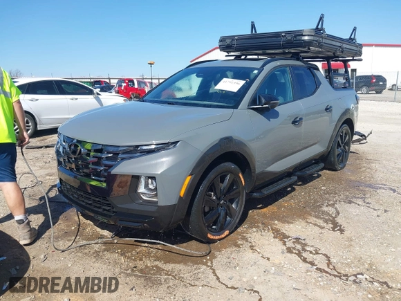 2023 Hyundai Santa Cruz Night Edition z VIN 5NTJCDAF1PH055092, wystawiony jako IAAI lot #41792396 z przebiegiem 46 253 mil mil oraz . Historia ofert i sprzedaży dostępna na DreamBid. Obrazek 2.