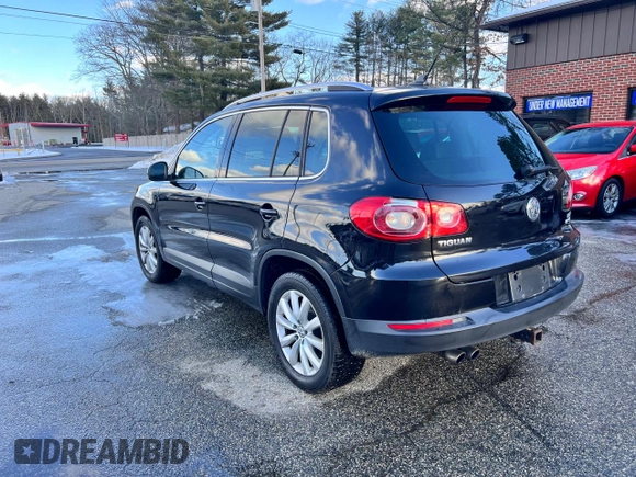2011 Volkswagen Tiguan SE with VIN WVGBV7AX4BW535519, listed as a Copart auction lot 50371585 with 150,695 mi miles and Clean Title. Bid and sale history available at DreamBid. Image 3.