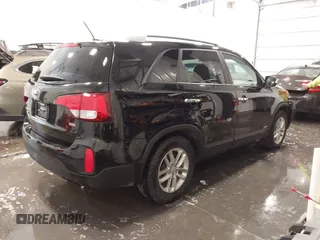 2015 Kia Sorento LX with VIN 5XYKTCA68FG616469, listed as a IAAI auction lot 41980440 with 122,350 mi miles. Bid and sale history available at carsss.com. Image 4.