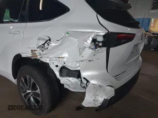 2023 Toyota Highlander L z VIN 5TDKDRBH9PS039746, wystawiony jako IAAI lot #42235258 z przebiegiem 4 513 mil mil oraz . Historia ofert i sprzedaży dostępna na DreamBid. Obrazek 6.