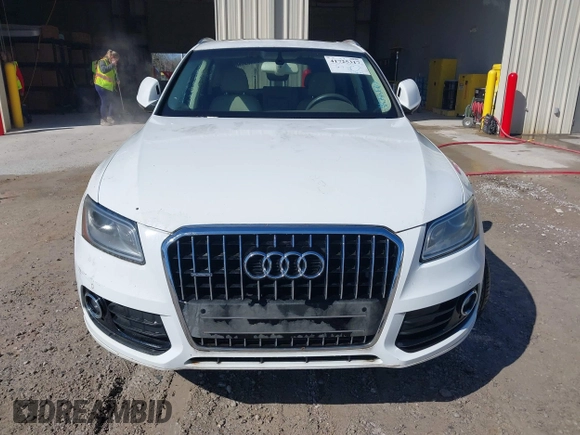 2014 Audi Q5 Premium Plus with VIN WA1LFAFP1EA051704, listed as a IAAI auction lot 41725317 with 136,084 mi miles. Bid and sale history available at carsss.com. Image 12.