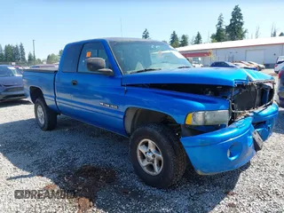 2001 Dodge 1500 z VIN 3B7HF13Z31M533735, wystawiony jako IAAI lot #42417352 z przebiegiem 184 487 mil mil oraz . Historia ofert i sprzedaży dostępna na DreamBid. Obrazek 1.