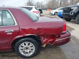 2005 Ford Crown Victoria LX with VIN 2FAFP74W25X106106, listed as a IAAI auction lot 41825793 with 175,740 mi miles. Bid and sale history available at carsss.com. Image 6.