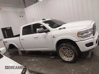 2019 Ram 2500 Laramie z VIN 3C6UR5FL7KG657180, wystawiony jako IAAI lot #41714476 z przebiegiem 97 334 mil mil oraz . Historia ofert i sprzedaży dostępna na DreamBid. Obrazek 14.