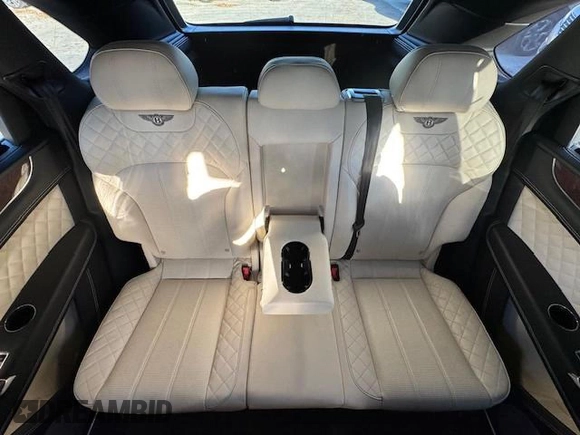 2017 Bentley Bentayga W12 z VIN SJAAC2ZV1HC014037, wystawiony jako Copart lot #54799655 z przebiegiem 36 099 mil mil oraz Szkody całkowita. Historia ofert i sprzedaży dostępna na DreamBid. Obrazek 10.