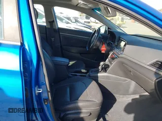 2017 Hyundai Elantra Value Edition z VIN KMHD84LF9HU283211, wystawiony jako IAAI lot #41645371 z przebiegiem 75 263 mil mil oraz . Historia ofert i sprzedaży dostępna na DreamBid. Obrazek 5.