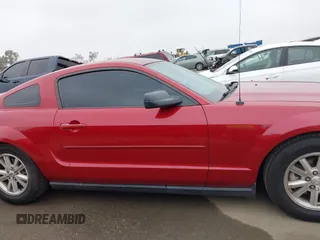 2008 Ford Mustang Deluxe with VIN 1ZVHT80N485107892, listed as a IAAI auction lot 42410036 with 117,977 mi miles and . Bid and sale history available at DreamBid. Image 13.