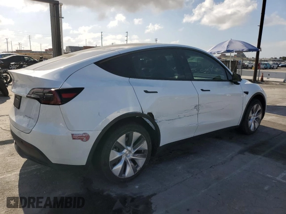 2024 Tesla Model Y Long Range with VIN 7SAYGDEE2RF090540, listed as a Copart auction lot 56684505 with 18,261 mi miles and Salvage title. Bid and sale history available at DreamBid. Image 3.