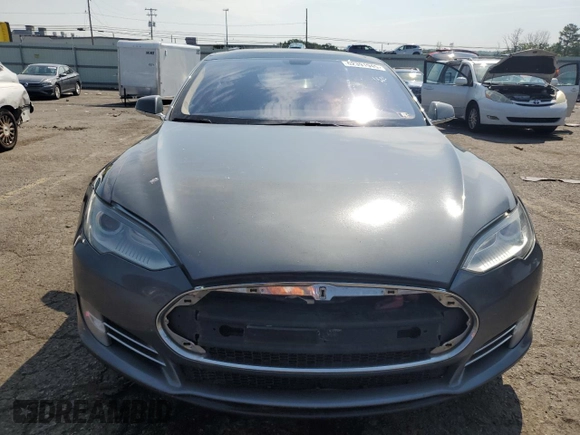 2013 Tesla Model S Performance с VIN 5YJSA1CP5DFP05260, выставлен на аукционе Copart как лот 62391945 с пробегом Не указан миль и Чистый • Clean title. История ставок и продаж доступна на DreamBid. Изображение 5.