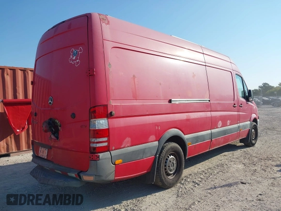2010 Mercedes-Benz Sprinter Cargo with VIN WD3PE8CC1A5463414, listed as a IAAI auction lot 40383391 with 47,296 mi miles. Bid and sale history available at carsss.com. Image 4.