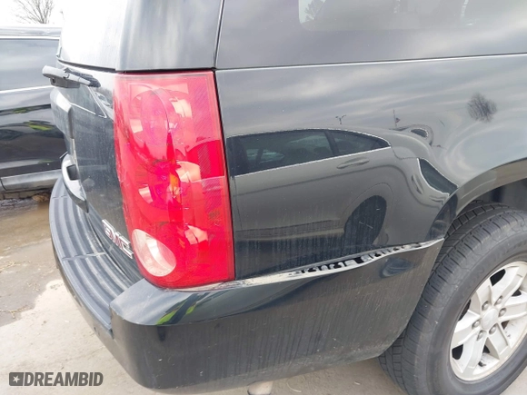 2013 GMC Yukon XL SLT with VIN 1GKS1KE00DR332987, listed as a IAAI auction lot 41512378 with 190,693 mi miles. Bid and sale history available at carsss.com. Image 6.